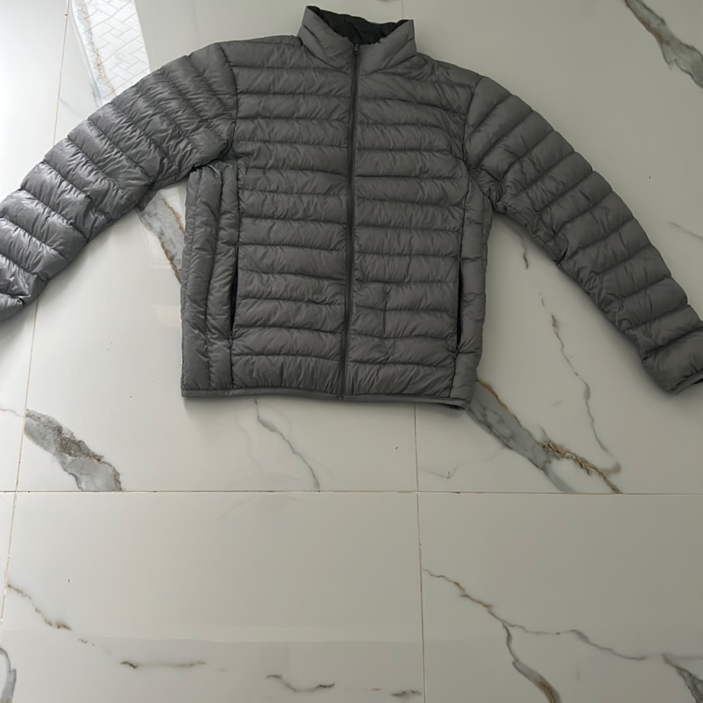 Uniqlo ultra light weight puffer jacket size: Medium in men’s size